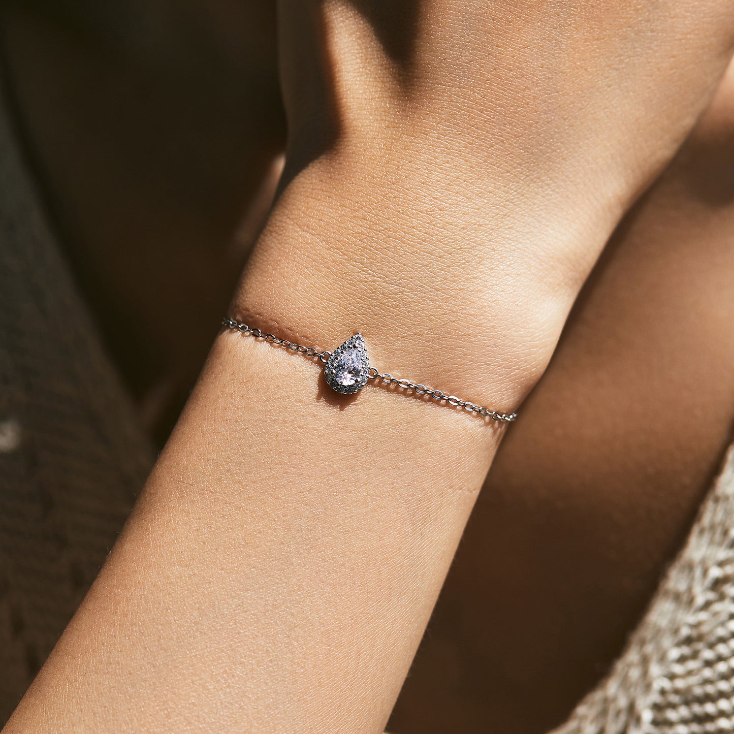 Sterling Silver Elegant Zircon Drop-shaped Diamond Bracelet
